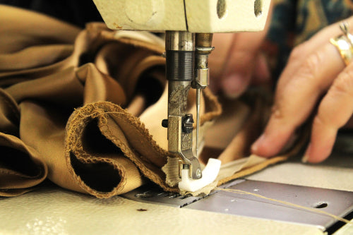 How to Compare Handmade and Machine-Made Clothing