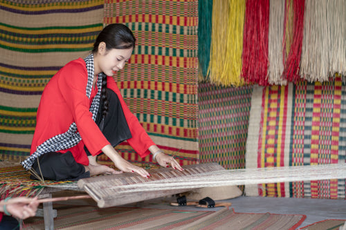 Artisan Cooperatives Driving Economic Growth in Handicraft Villages