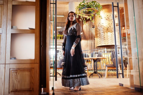 Styling Traditional Fabrics for Urban Minimalist Wardrobes