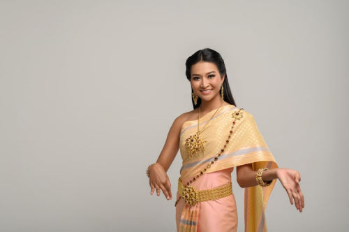 Steps to Wear a Saree Correctly
