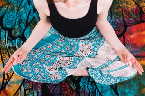 Embroidered Phulkari Motifs Adapt to Contemporary Kurtas