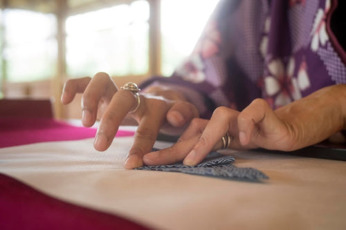 Understanding the Craftsmanship Behind Every Handwoven Saree