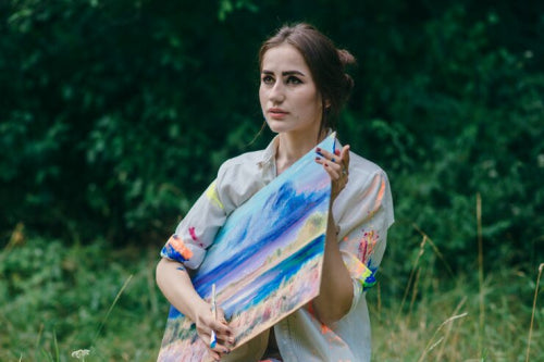 The Enduring Value of Handcrafted Linen Sarees in Modern Fashion