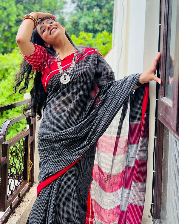 Patteda Anchu Handloom Mark Certified Pure Cotton Black Saree with Running Blouse-Indiehaat