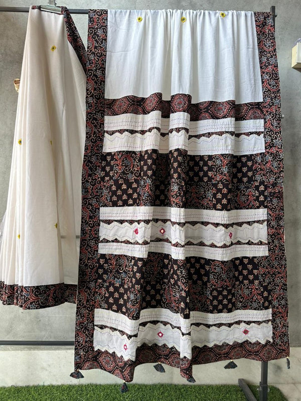 Indiehaat | Ajrakh Patch Work Pure Mul Cotton Saree White