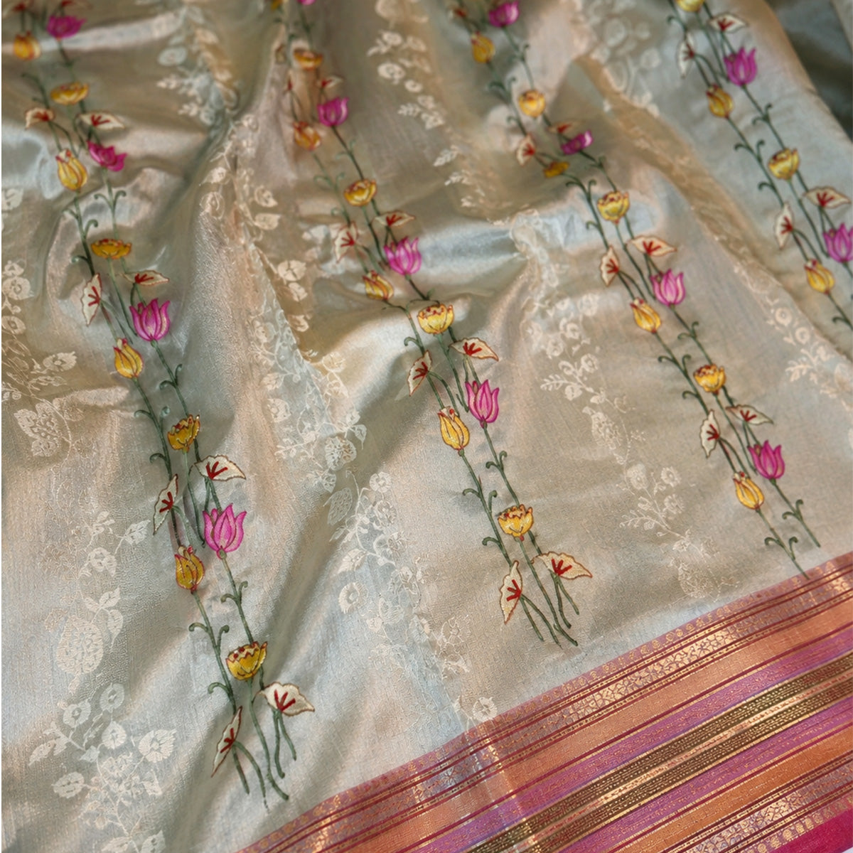 Handloom doesn't photograph
